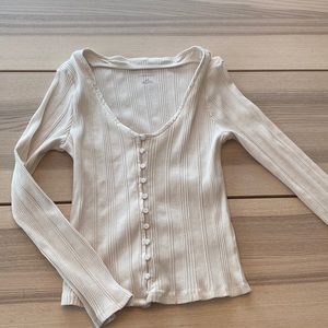 Long sleeve v neck button up